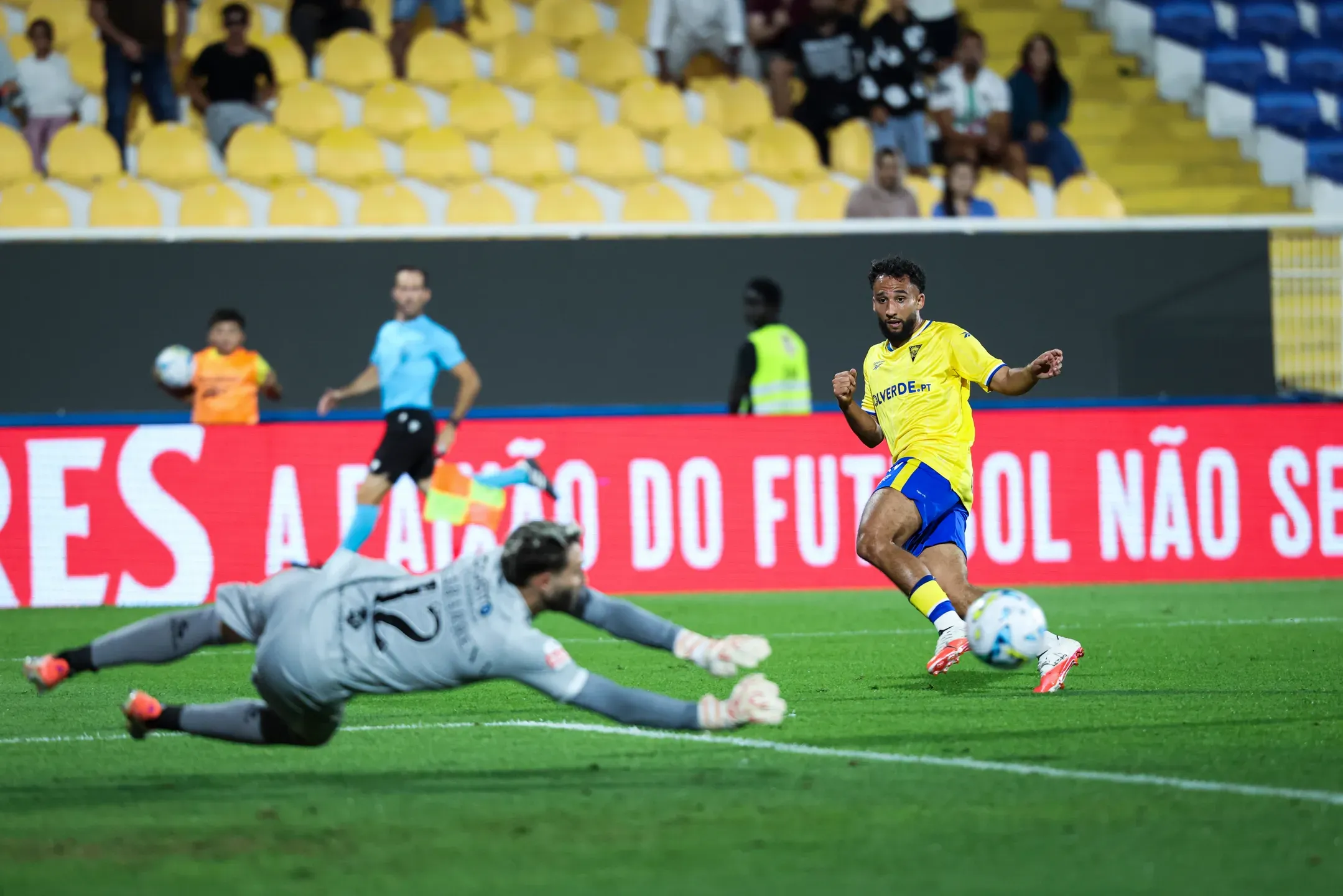 Arruabarrena agrava crise do Estoril